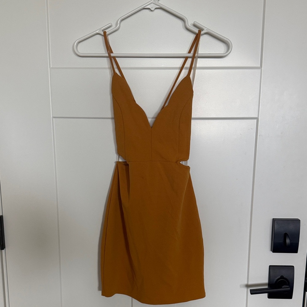Chic Backless Gold Dress